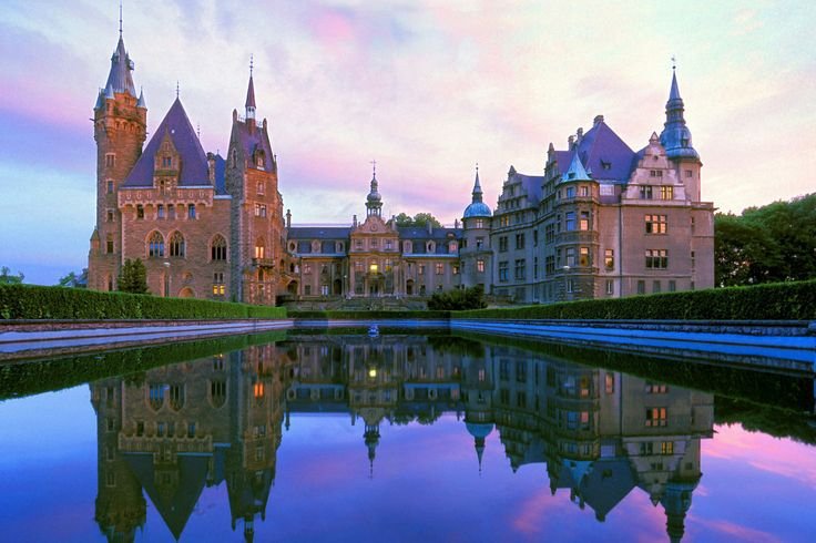 Замок мошна в Польше