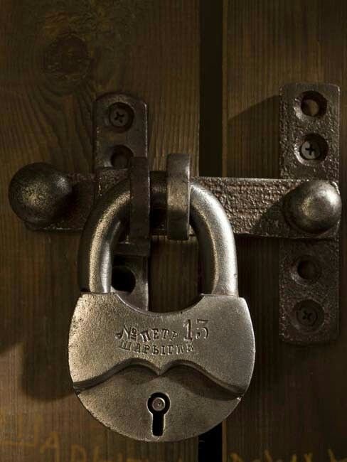 Красивый дверной замок