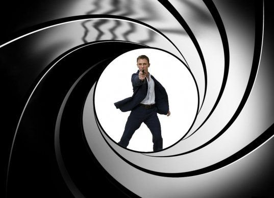 Агент 007 Джеймс Бонд в дуле