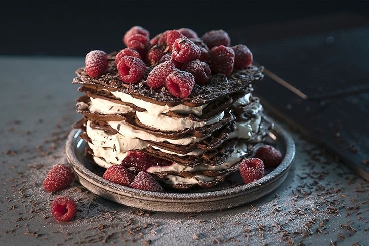 Десерт на столе