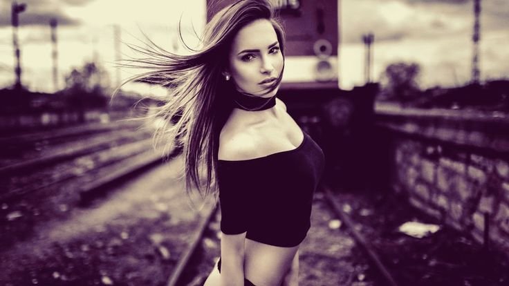 Miro Hofmann модель брюнетка