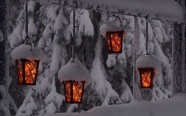 Фонарь в зимнем лесу