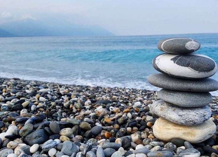 Галечный пляж на черном море