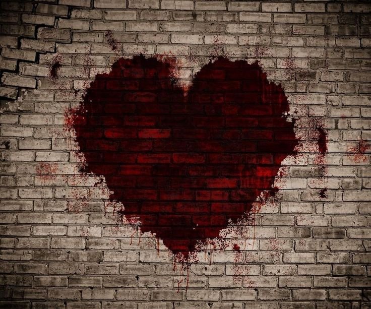 Сердце на кирпичной стене