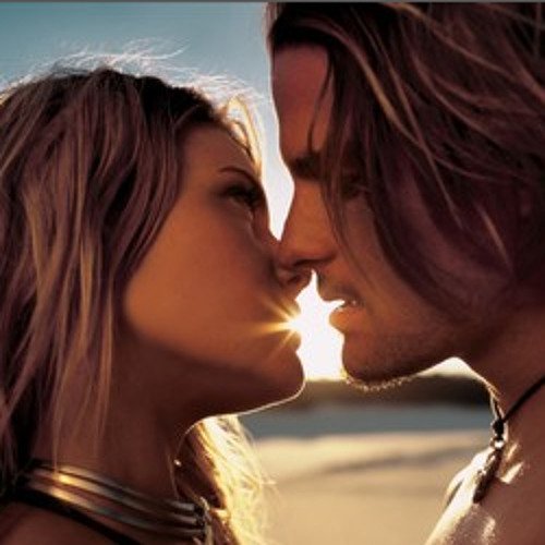 Красивый поцелуй девушек