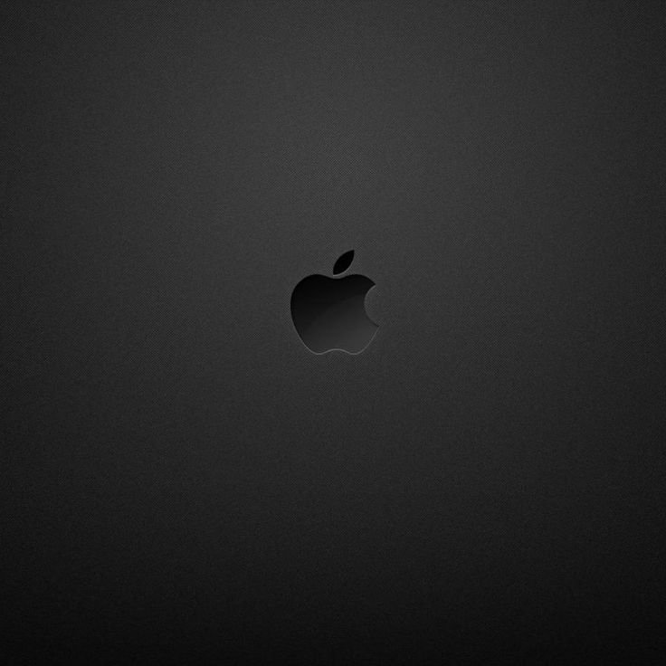 Яблоко на черном фоне