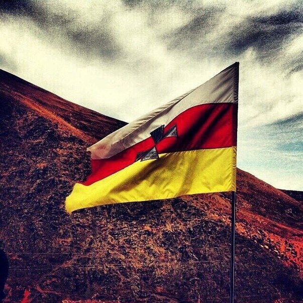 Чоршанбе с осетинским флагом