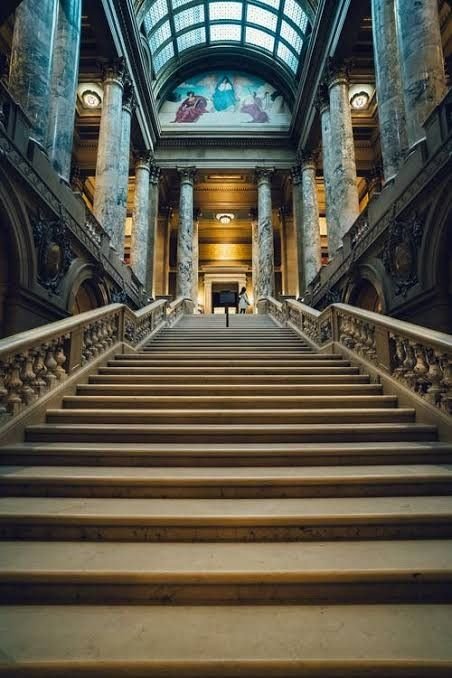 Огромная лестница