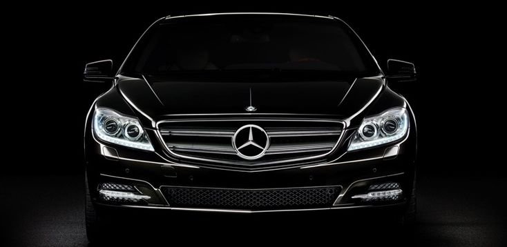 Мерседес АМГ на черном фоне