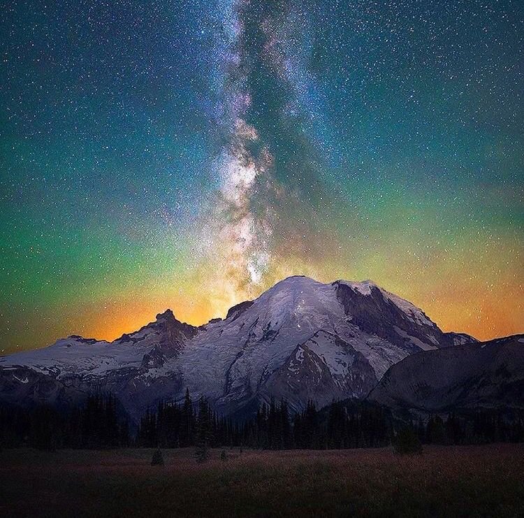 Звездное небо в горах