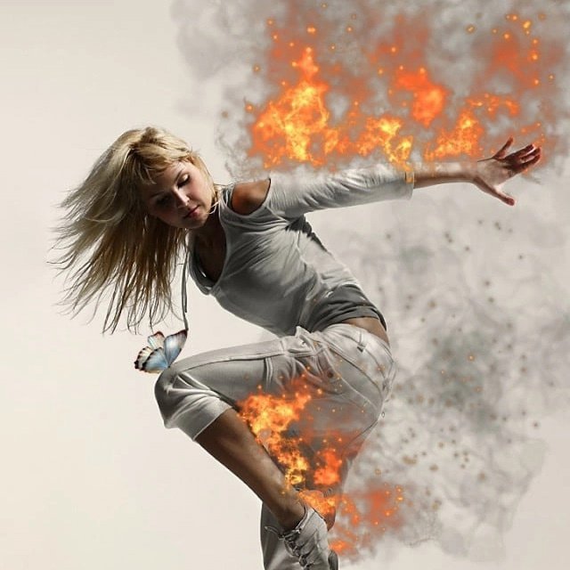 Девушка в прыжке