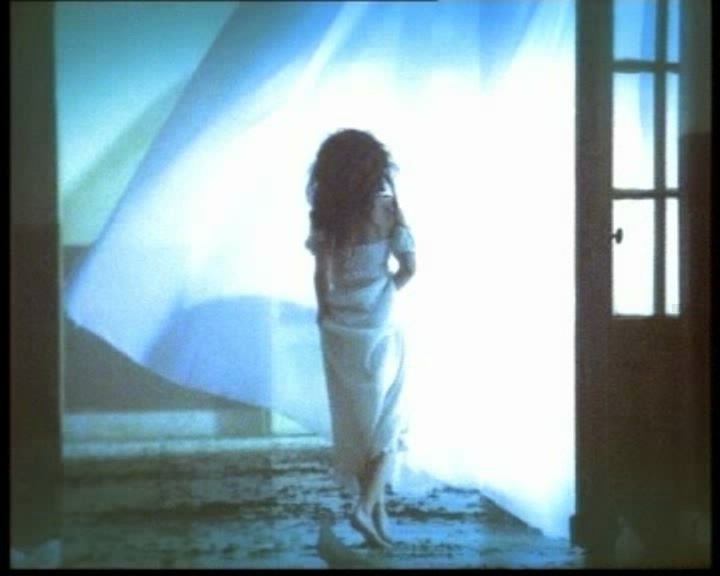 Белое платье Натальи Орейро в диком