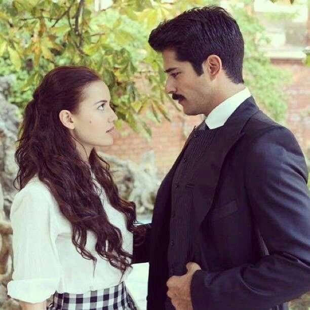 Бурак Озчивит и Фахрие Эвджен Королек птичка певчая