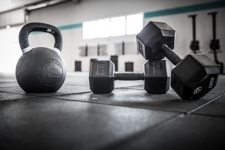 Гири в спортзале