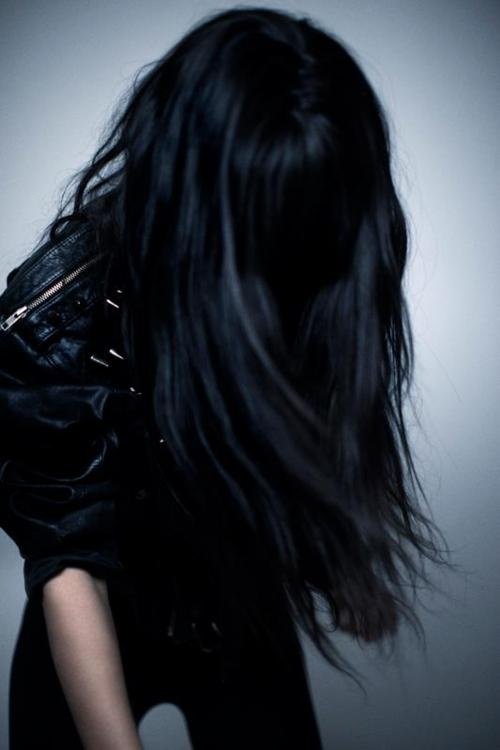 Брюнетки с длинными волосами