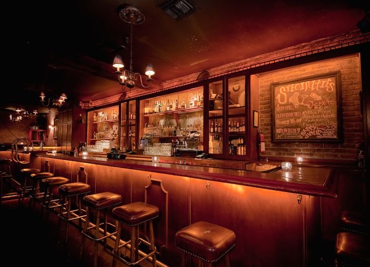 Барная стойка в пабе