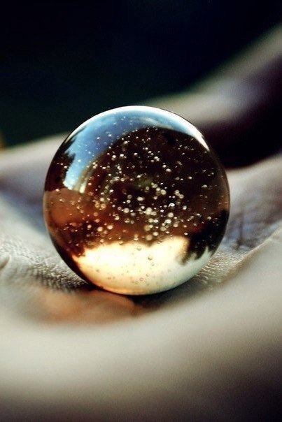 Стеклянный шар абстракция