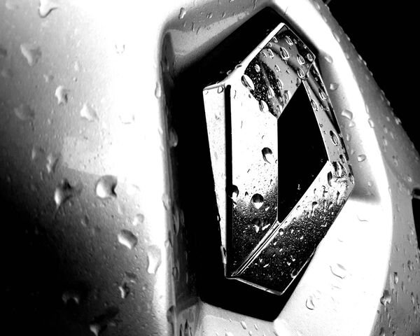 Логотип Рено на обои телефона