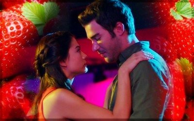 Запах клубники Постер