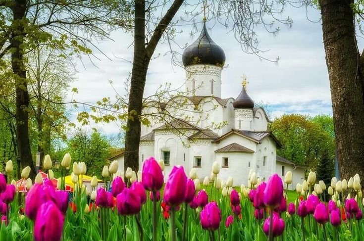 Храмы России весной