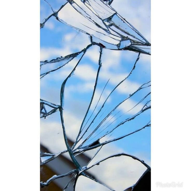 Разбитая стекло