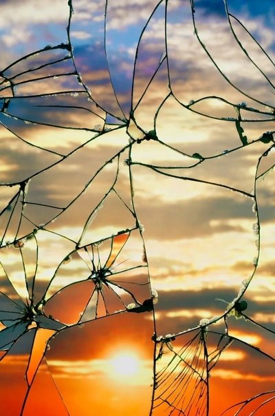 Треснувшее стекло