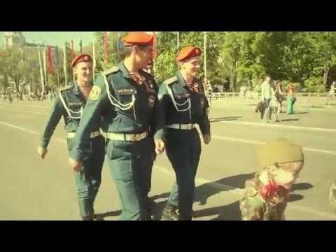 Идёт солдат по городу