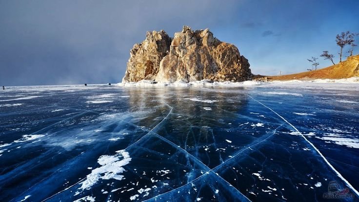 Озеро Байкал зима