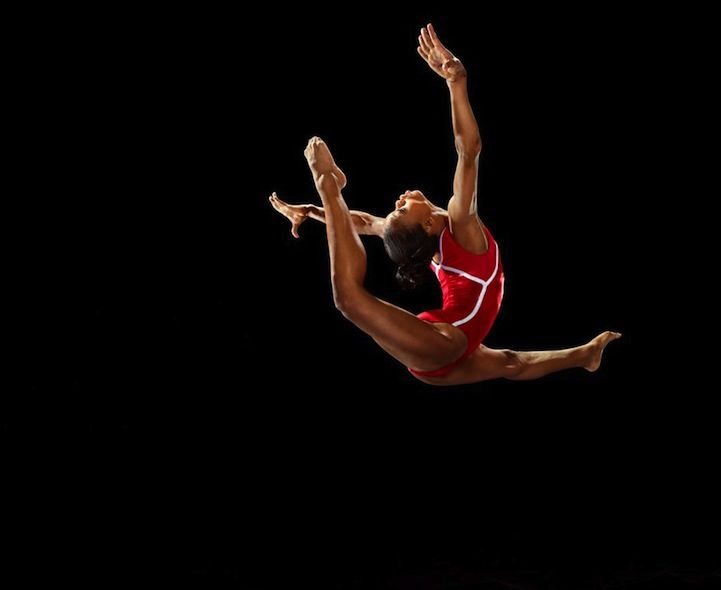 Гимнаст в полете