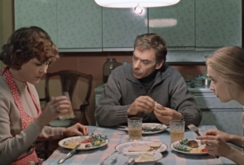 Москва слезам не верит кухня