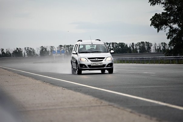 Лада Ларгус белая