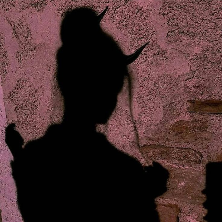 Тень демона девушки