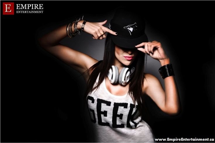 Красивые девушки в бейсболках