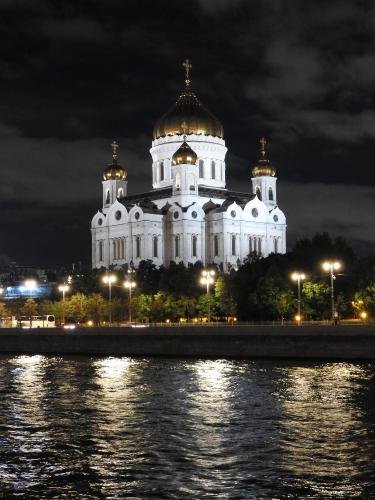 Храм Христа Спасителя ночью
