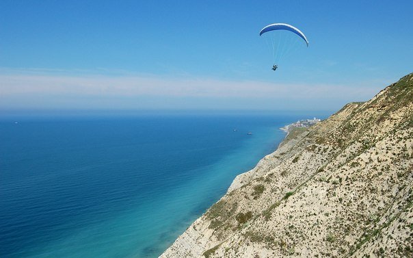 Пляж на высоком берегу