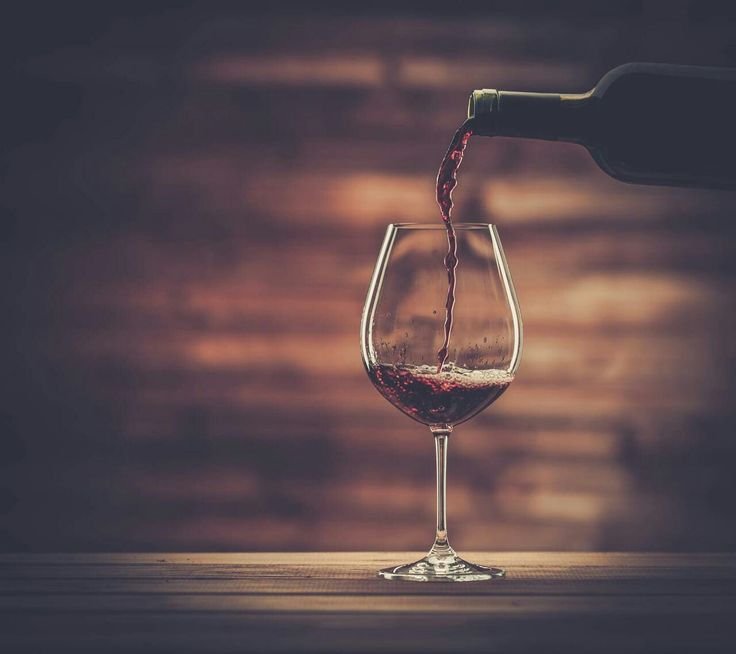 Бокал красного вина