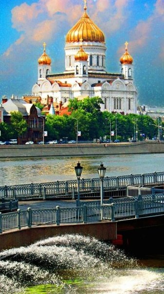 Храм Христа Спасителя Москва весной