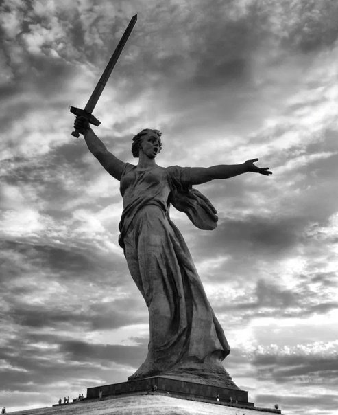 Памятник Родина мать в Волгограде