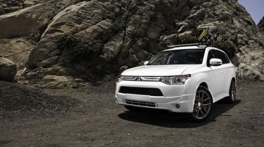 Машина Митсубиси Аутлендер