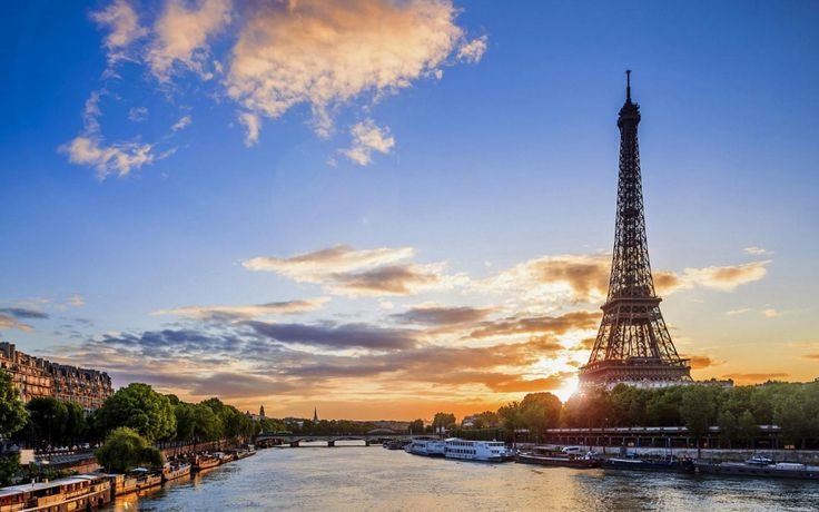 Эйфелева башня в Париже