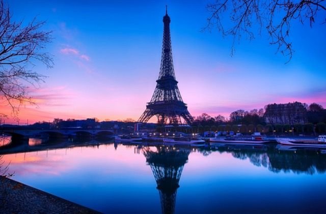 Эйфелева башня в Париже