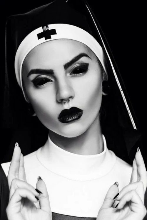 Аманда Крюгер монахиня