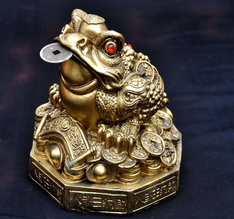 Денежный талисман трехлапая жаба