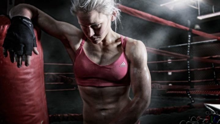 Шеннон Холл боксерша