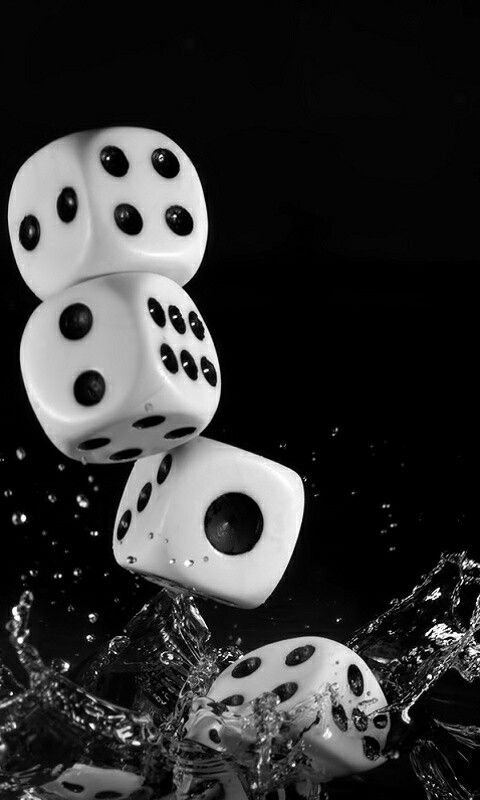 Игральные кости красивые