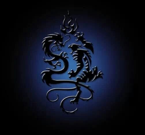 Дракон на черном фоне